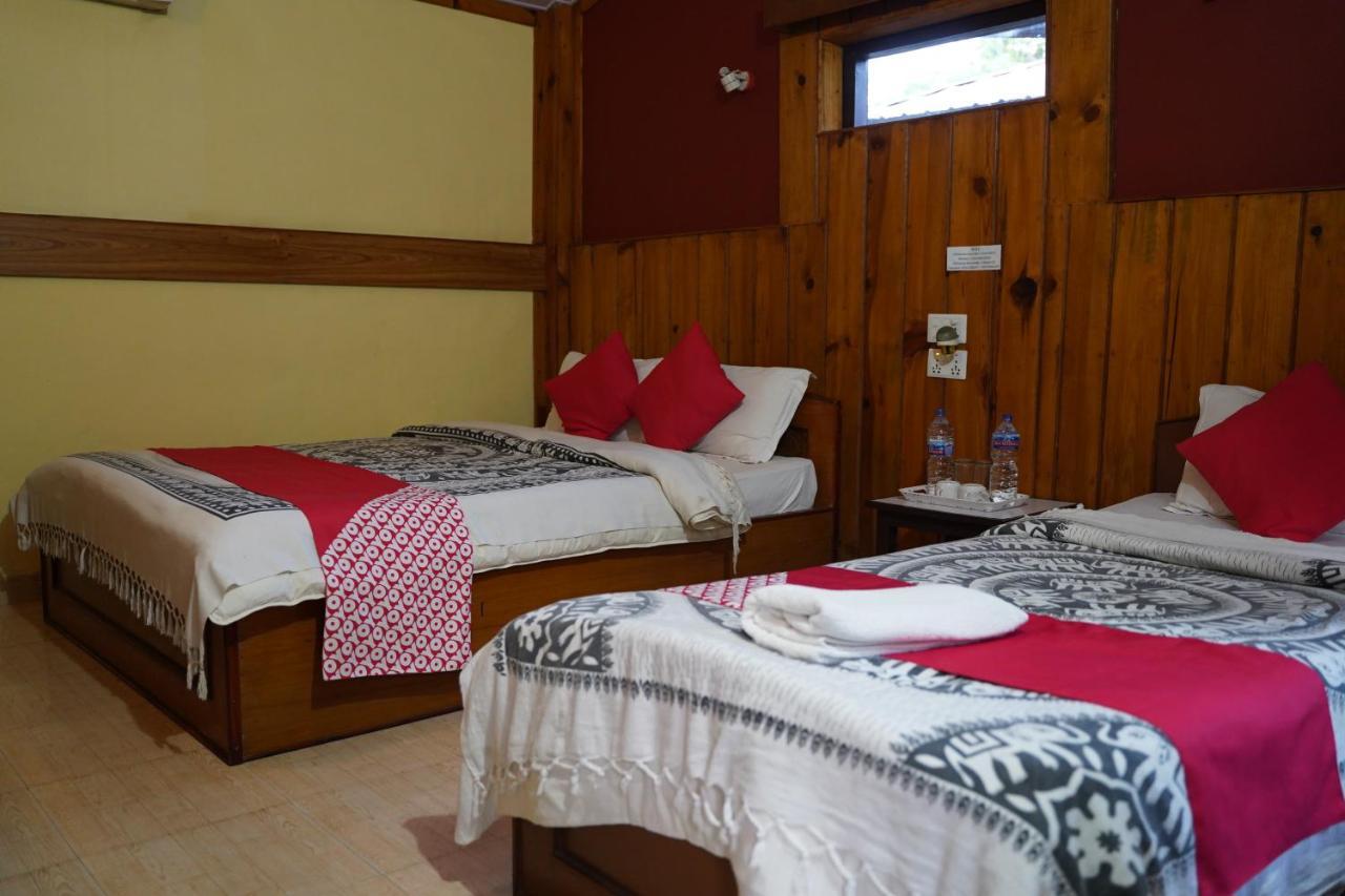 Chitwan Riverside Resort Sauraha Ngoại thất bức ảnh