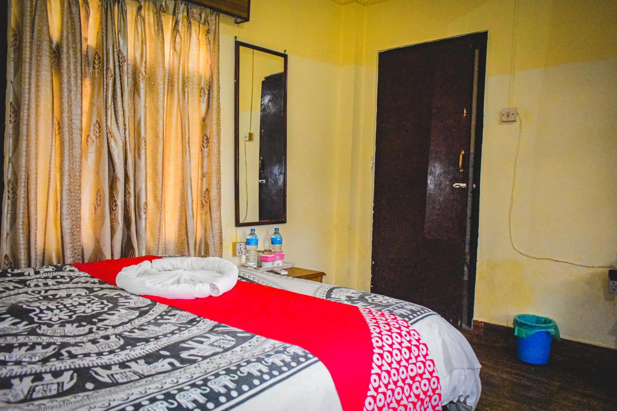 Chitwan Riverside Resort Sauraha Ngoại thất bức ảnh