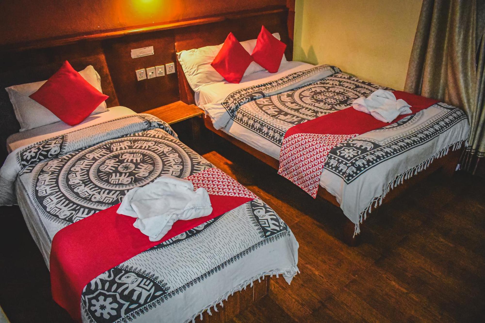 Chitwan Riverside Resort Sauraha Ngoại thất bức ảnh