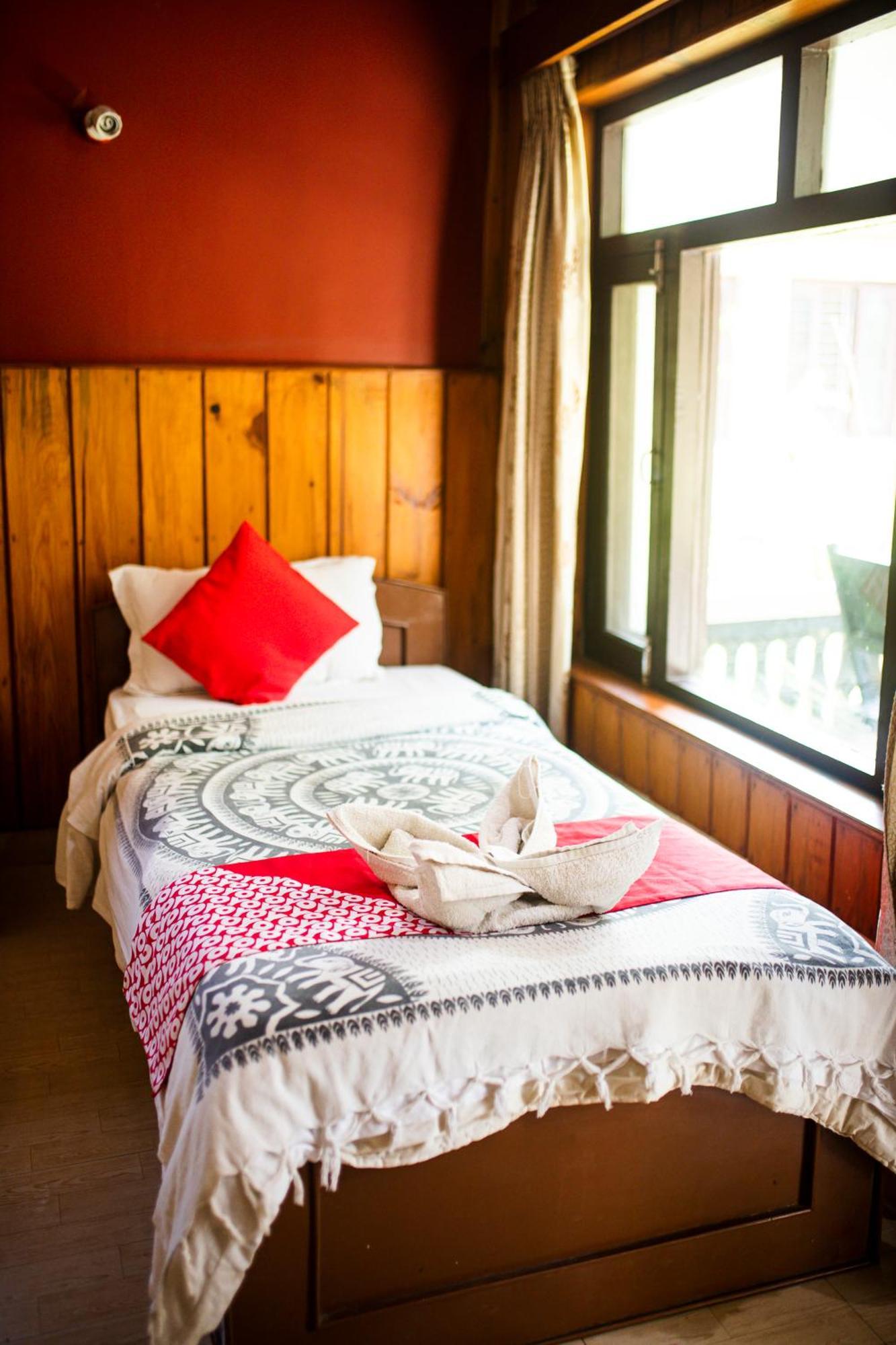 Chitwan Riverside Resort Sauraha Ngoại thất bức ảnh