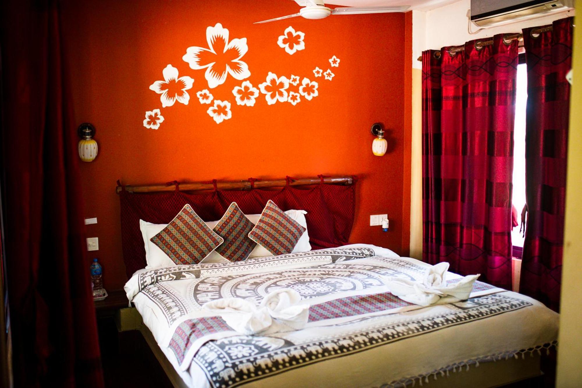 Chitwan Riverside Resort Sauraha Ngoại thất bức ảnh