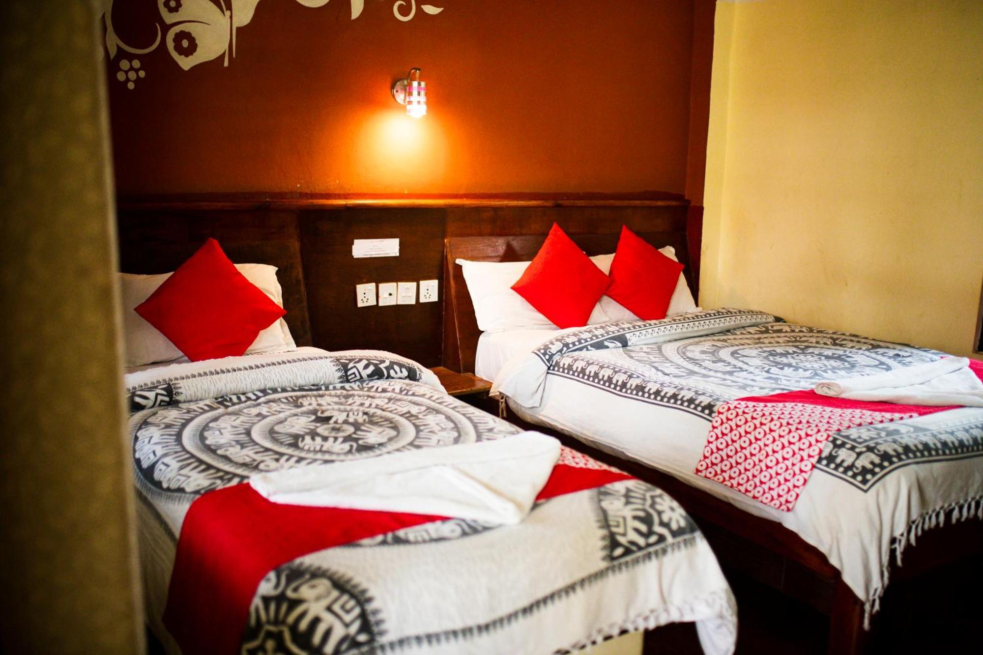 Chitwan Riverside Resort Sauraha Ngoại thất bức ảnh