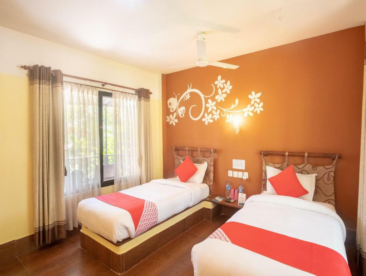 Chitwan Riverside Resort Sauraha Ngoại thất bức ảnh