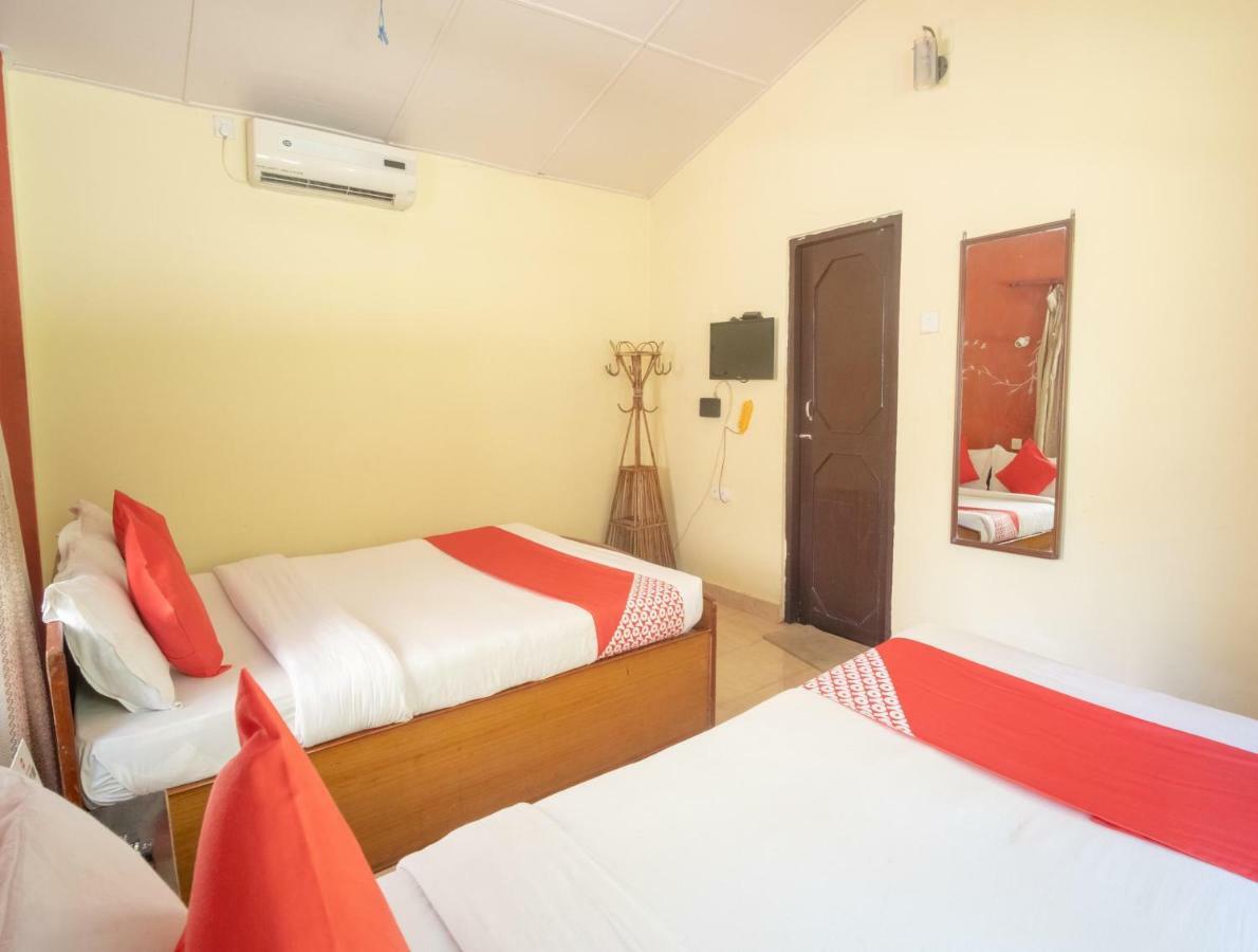Chitwan Riverside Resort Sauraha Ngoại thất bức ảnh